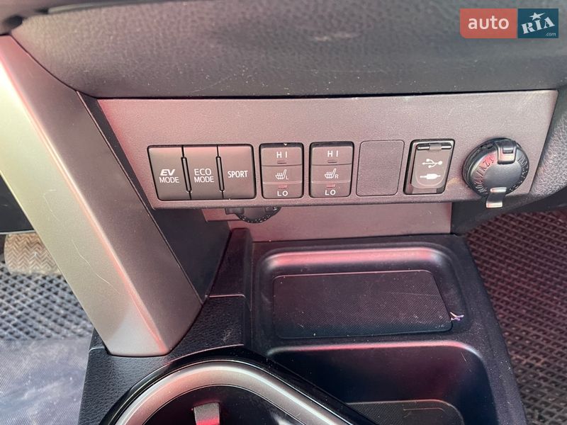Внедорожник / Кроссовер Toyota RAV4 2018 в Полтаве