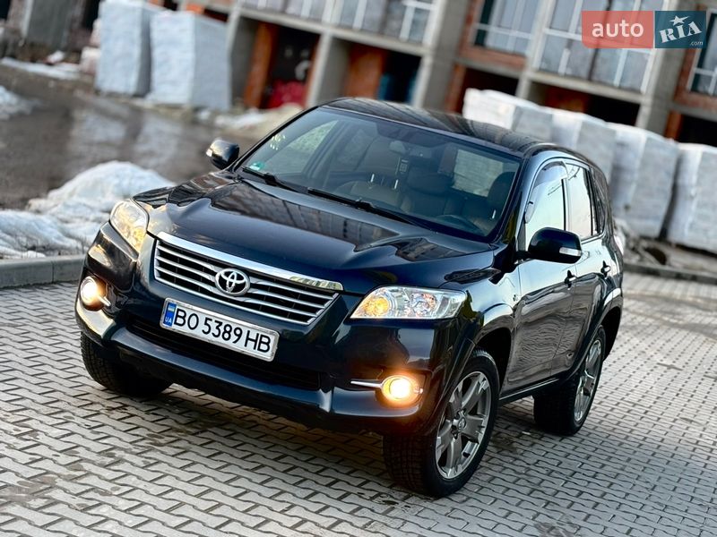 Позашляховик / Кросовер Toyota RAV4 2011 в Тернополі