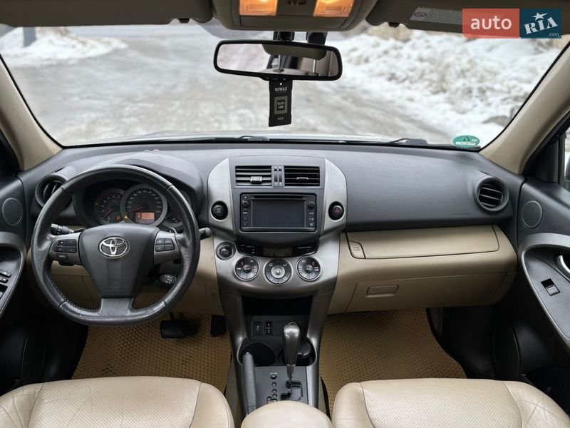 Позашляховик / Кросовер Toyota RAV4 2011 в Тернополі
