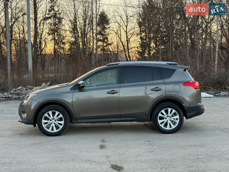 Внедорожник / Кроссовер Toyota RAV4 2013 в Звягеле