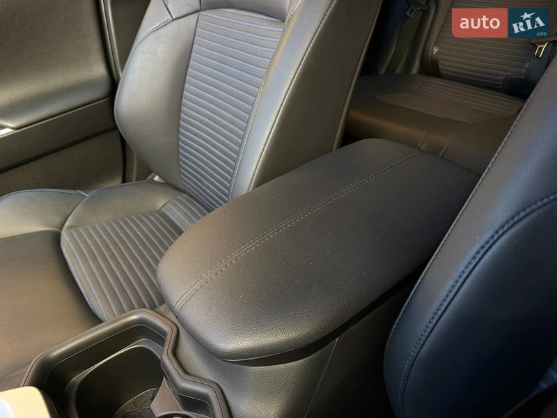Внедорожник / Кроссовер Toyota RAV4 2021 в Одессе