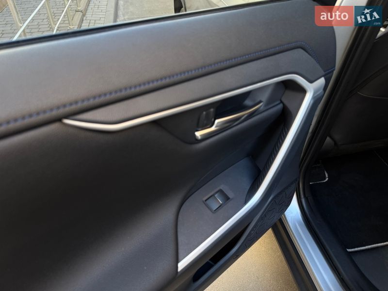 Внедорожник / Кроссовер Toyota RAV4 2021 в Одессе