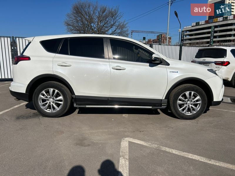 Внедорожник / Кроссовер Toyota RAV4 2016 в Киеве