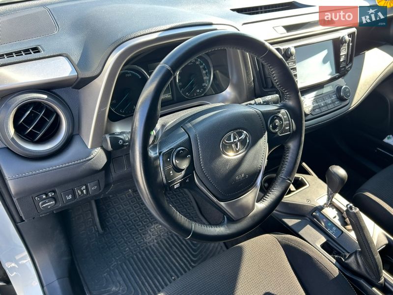 Внедорожник / Кроссовер Toyota RAV4 2016 в Киеве
