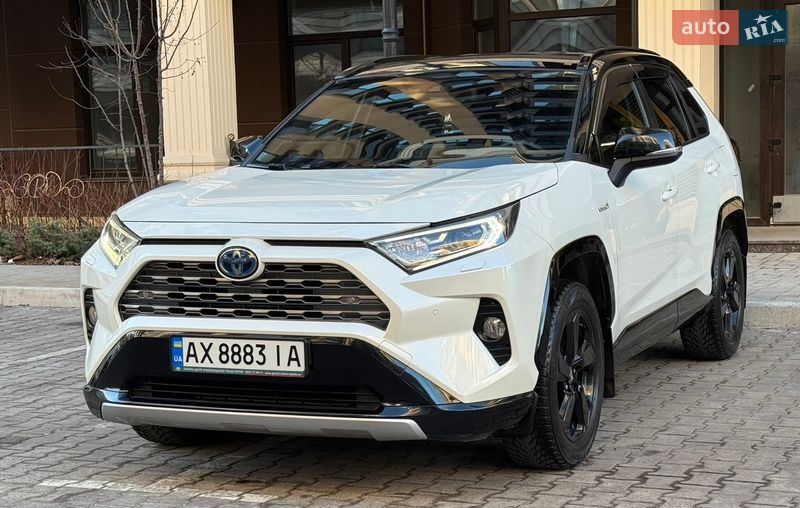 Внедорожник / Кроссовер Toyota RAV4 2020 в Киеве