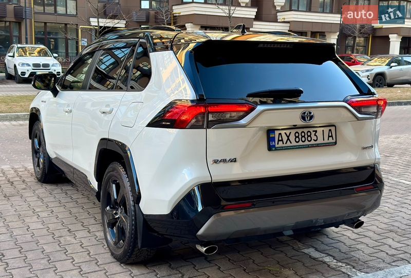 Внедорожник / Кроссовер Toyota RAV4 2020 в Киеве