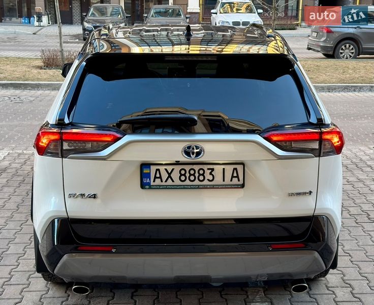 Внедорожник / Кроссовер Toyota RAV4 2020 в Киеве