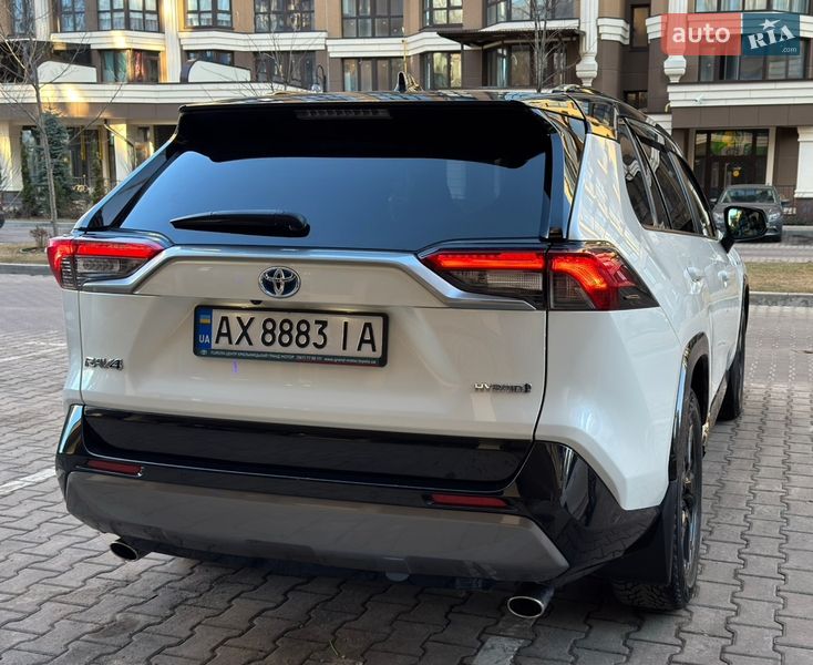 Внедорожник / Кроссовер Toyota RAV4 2020 в Киеве