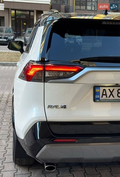 Внедорожник / Кроссовер Toyota RAV4 2020 в Киеве