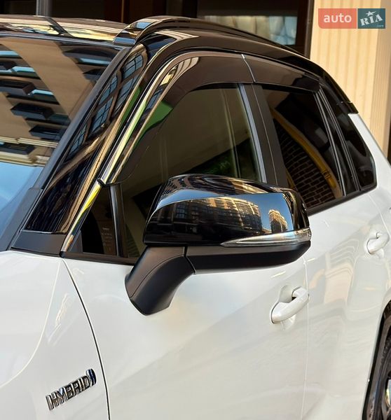 Внедорожник / Кроссовер Toyota RAV4 2020 в Киеве