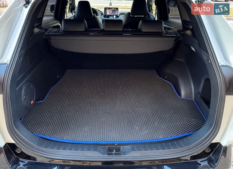 Внедорожник / Кроссовер Toyota RAV4 2020 в Киеве