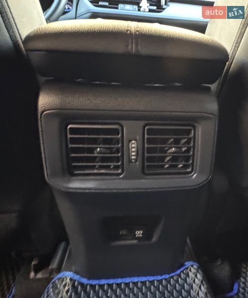 Внедорожник / Кроссовер Toyota RAV4 2020 в Киеве