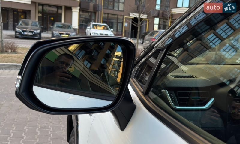 Внедорожник / Кроссовер Toyota RAV4 2020 в Киеве