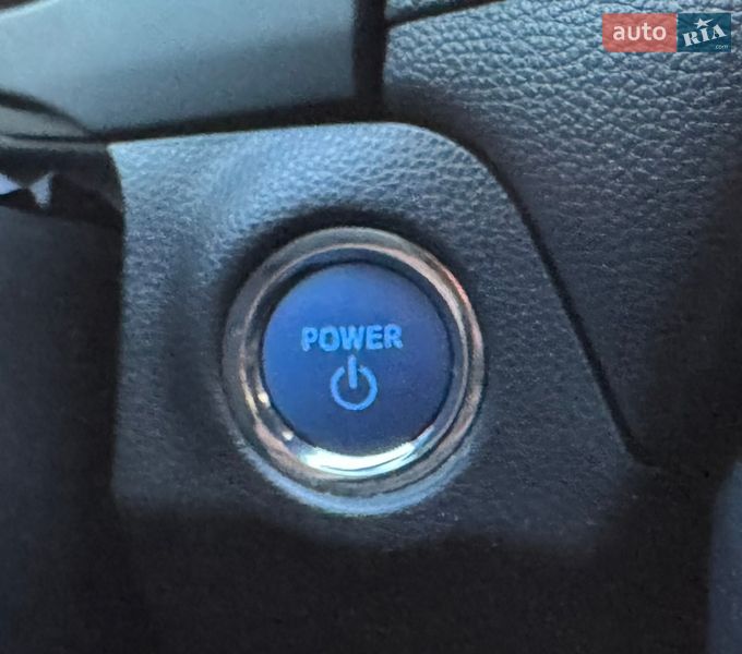 Внедорожник / Кроссовер Toyota RAV4 2020 в Киеве