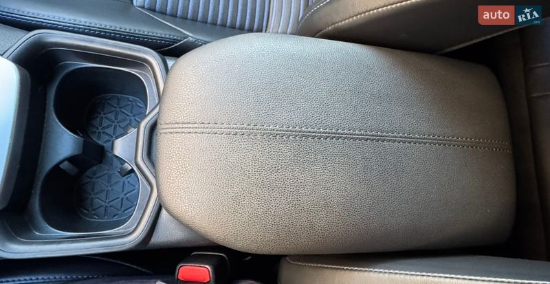 Внедорожник / Кроссовер Toyota RAV4 2020 в Киеве