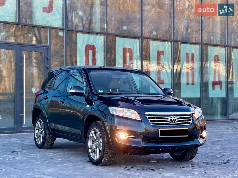 Внедорожник / Кроссовер Toyota RAV4 2011 в Тернополе