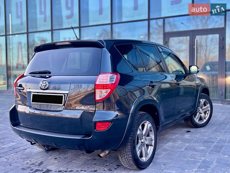 Внедорожник / Кроссовер Toyota RAV4 2011 в Тернополе
