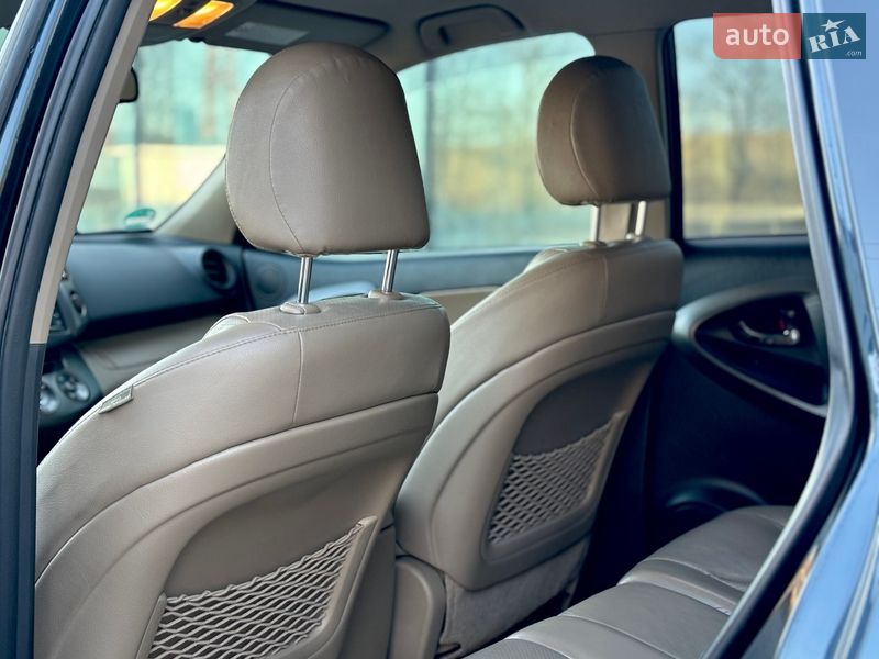 Внедорожник / Кроссовер Toyota RAV4 2011 в Тернополе