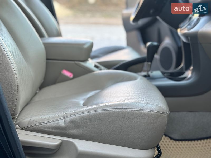 Внедорожник / Кроссовер Toyota RAV4 2011 в Тернополе