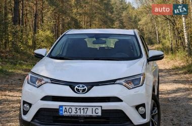 Позашляховик / Кросовер Toyota RAV4 2016 в Мукачевому
