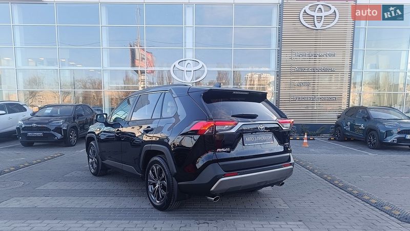 Внедорожник / Кроссовер Toyota RAV4 2024 в Киеве
