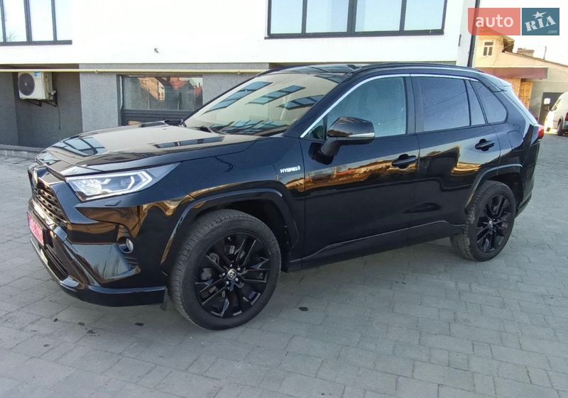 Позашляховик / Кросовер Toyota RAV4 2020 в Рівному