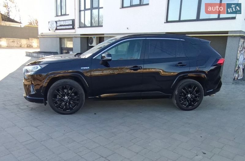 Позашляховик / Кросовер Toyota RAV4 2020 в Рівному