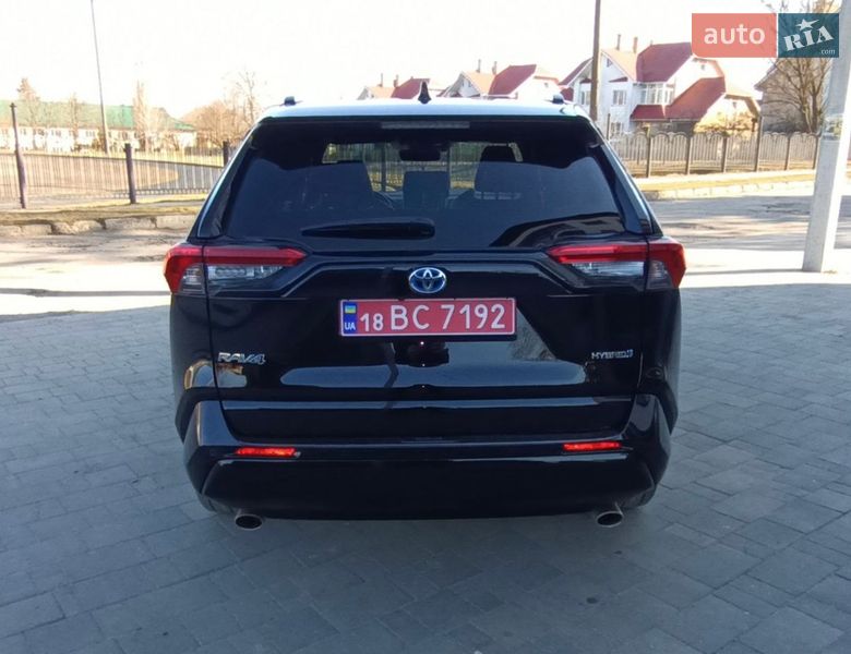 Позашляховик / Кросовер Toyota RAV4 2020 в Рівному