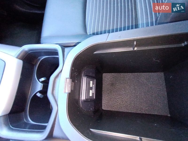 Позашляховик / Кросовер Toyota RAV4 2020 в Рівному