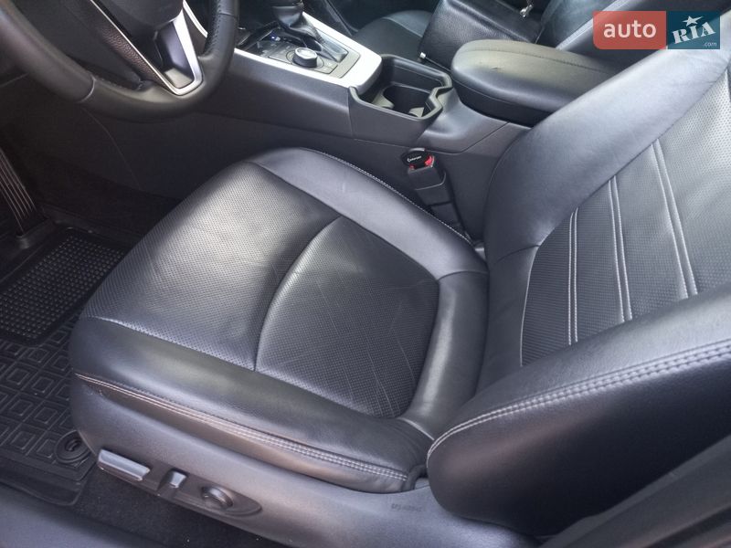 Внедорожник / Кроссовер Toyota RAV4 2019 в Полтаве