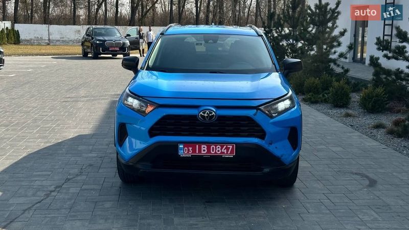 Внедорожник / Кроссовер Toyota RAV4 2019 в Луцке