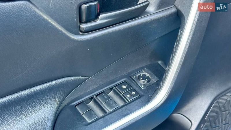 Внедорожник / Кроссовер Toyota RAV4 2019 в Луцке
