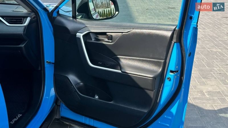 Внедорожник / Кроссовер Toyota RAV4 2019 в Луцке