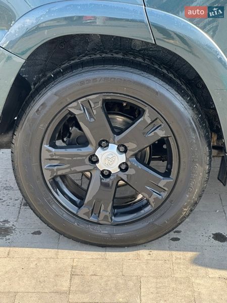 Внедорожник / Кроссовер Toyota RAV4 2006 в Хусте