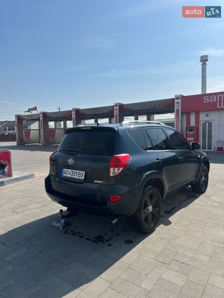 Внедорожник / Кроссовер Toyota RAV4 2006 в Хусте