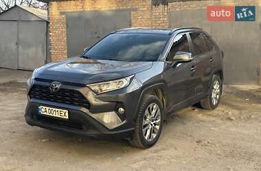 Позашляховик / Кросовер Toyota RAV4 2019 в Умані