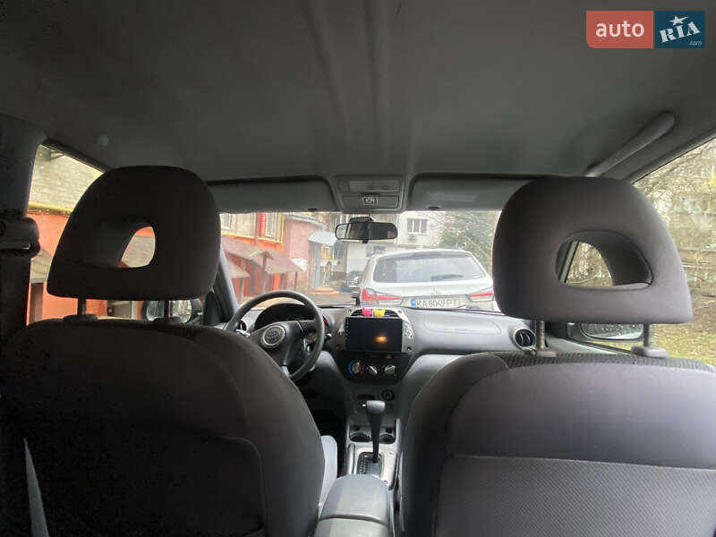 Внедорожник / Кроссовер Toyota RAV4 2001 в Киеве