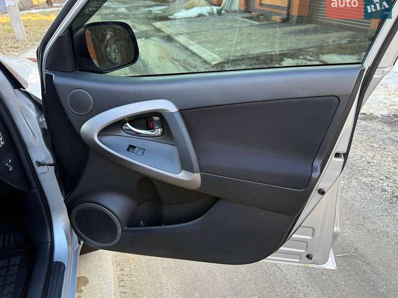 Позашляховик / Кросовер Toyota RAV4 2007 в Харкові