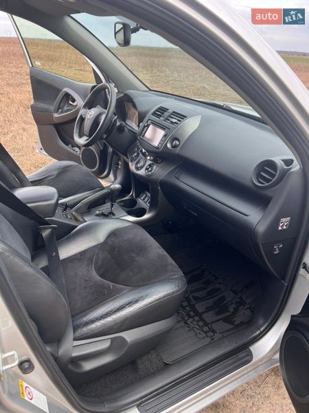 Внедорожник / Кроссовер Toyota RAV4 2012 в Сарнах