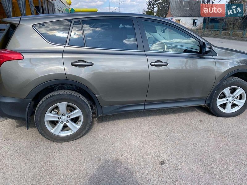 Внедорожник / Кроссовер Toyota RAV4 2013 в Житомире