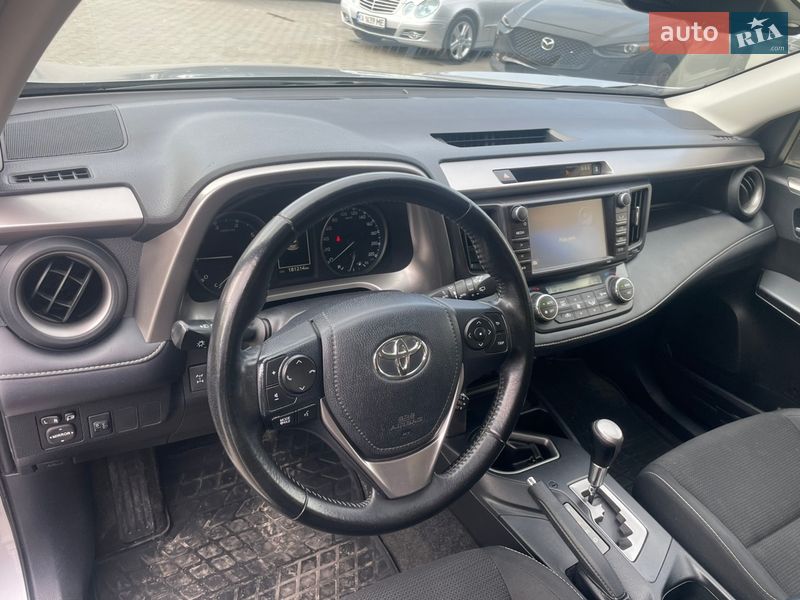 Внедорожник / Кроссовер Toyota RAV4 2017 в Киеве