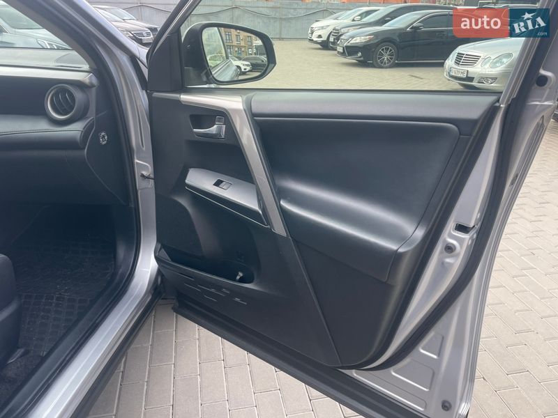 Внедорожник / Кроссовер Toyota RAV4 2017 в Киеве