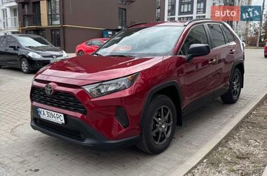 Внедорожник / Кроссовер Toyota RAV4 2018 в Киеве