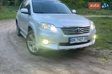 Внедорожник / Кроссовер Toyota RAV4 2010 в Ровно