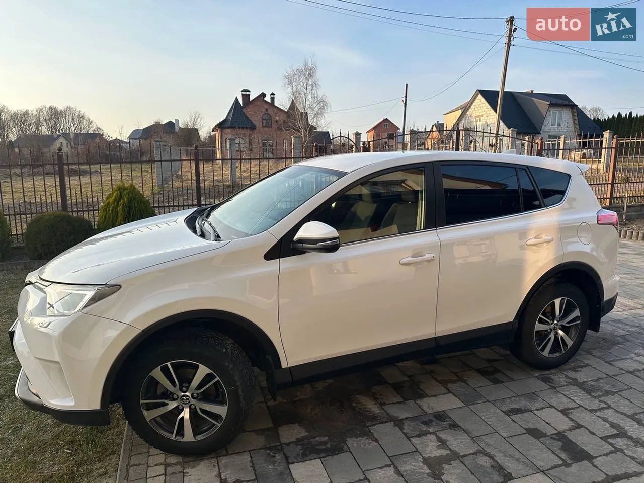 2016 Toyota RAV 4 - мініатюра 16