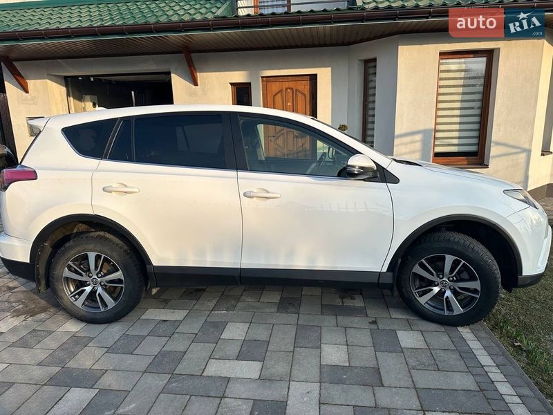 Позашляховик / Кросовер Toyota RAV4 2017 в Дрогобичі