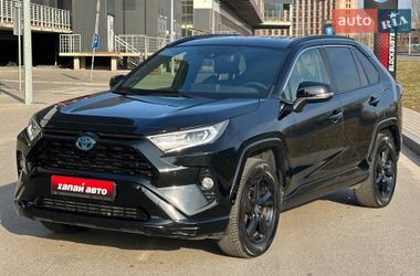 Внедорожник / Кроссовер Toyota RAV4 2020 в Киеве