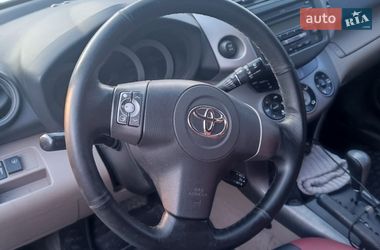 Позашляховик / Кросовер Toyota RAV4 2006 в Рокитному