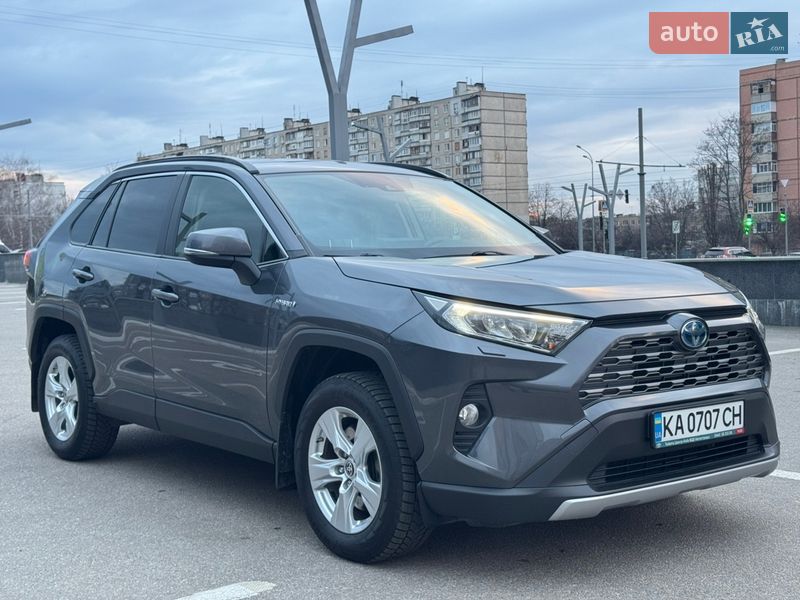 Позашляховик / Кросовер Toyota RAV4 2020 в Харкові
