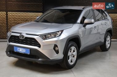 Позашляховик / Кросовер Toyota RAV4 2020 в Луцьку